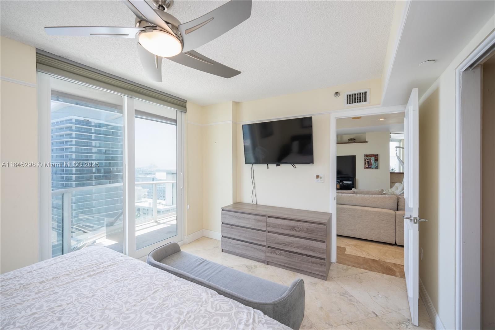 5900 Collins Ave #1701 Miami Beach, FL 33140