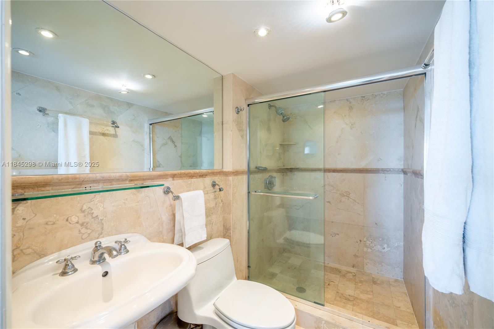 5900 Collins Ave #1701 Miami Beach, FL 33140