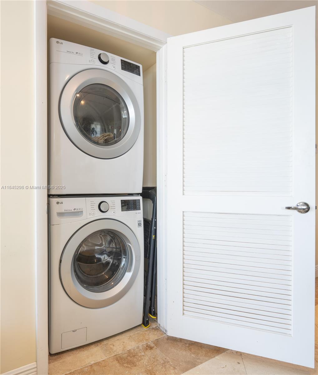 5900 Collins Ave #1701 Miami Beach, FL 33140