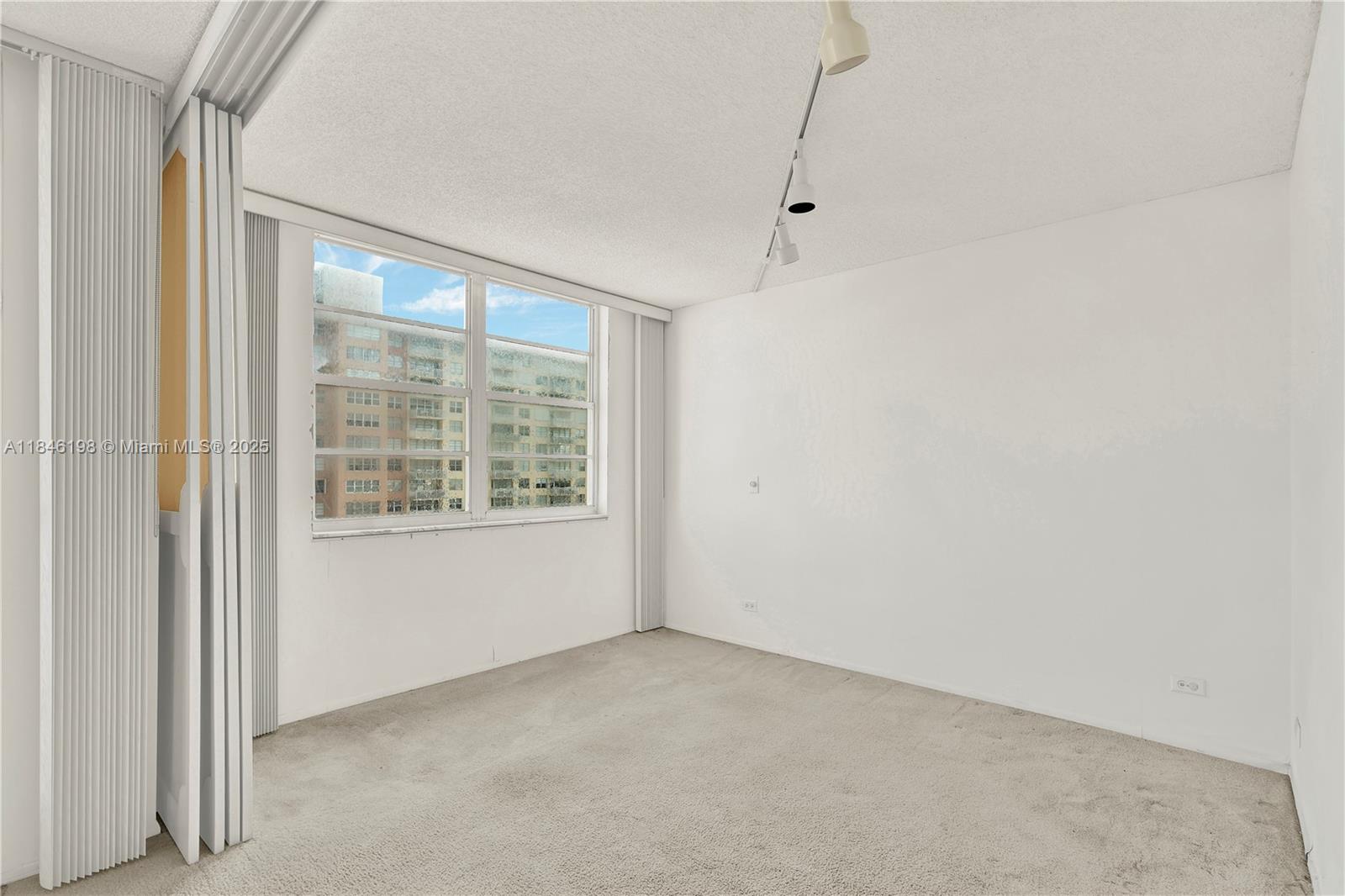 image Winston Towers 100 Condo17