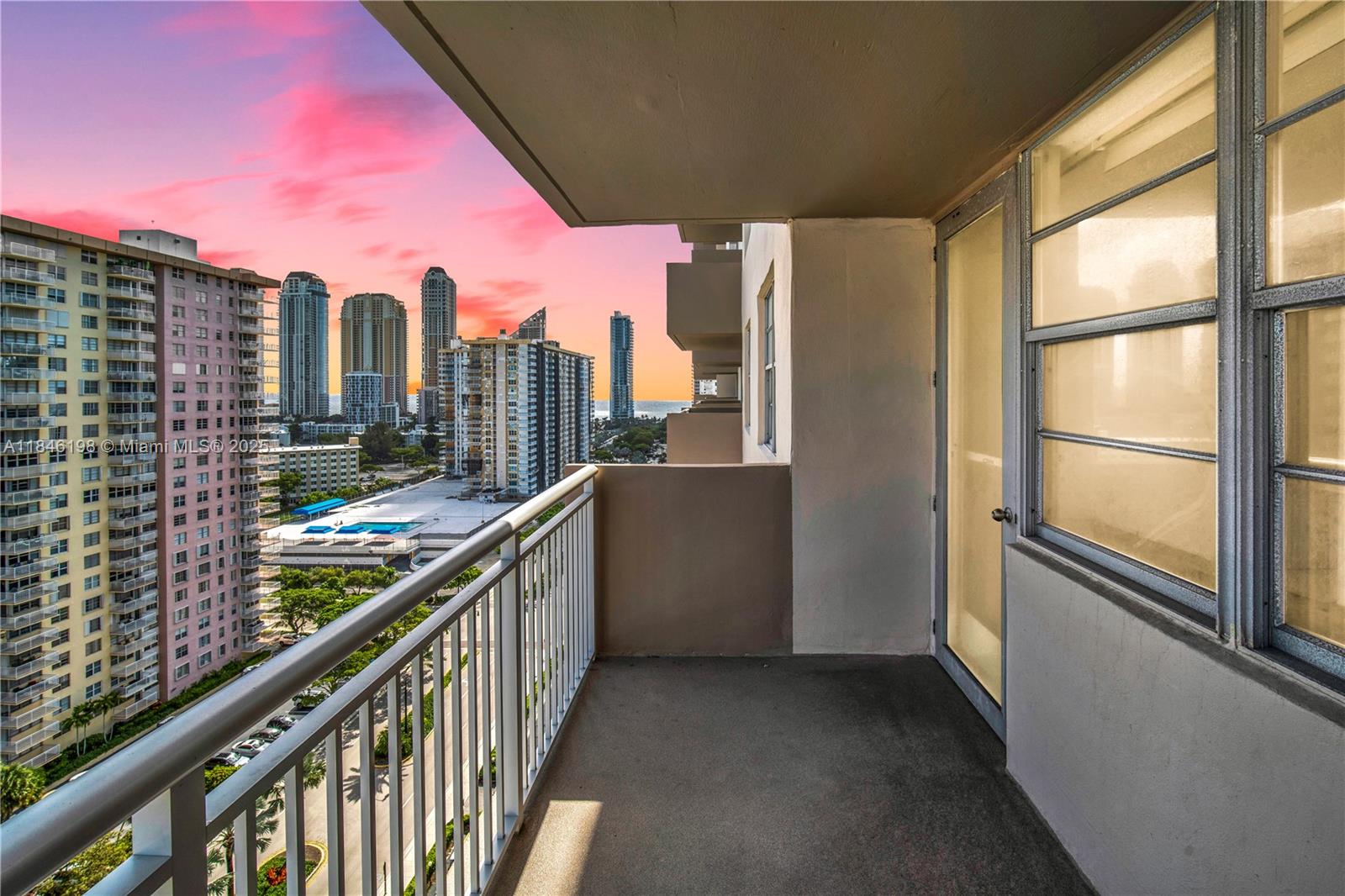image Winston Towers 100 Condo1
