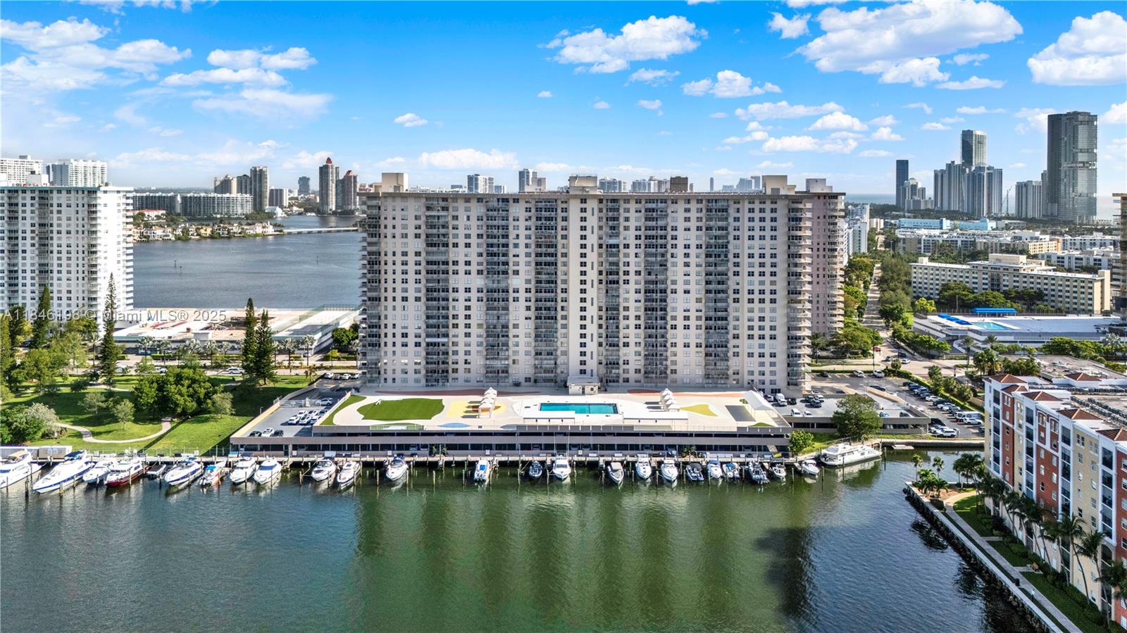 image Winston Towers 100 Condo24