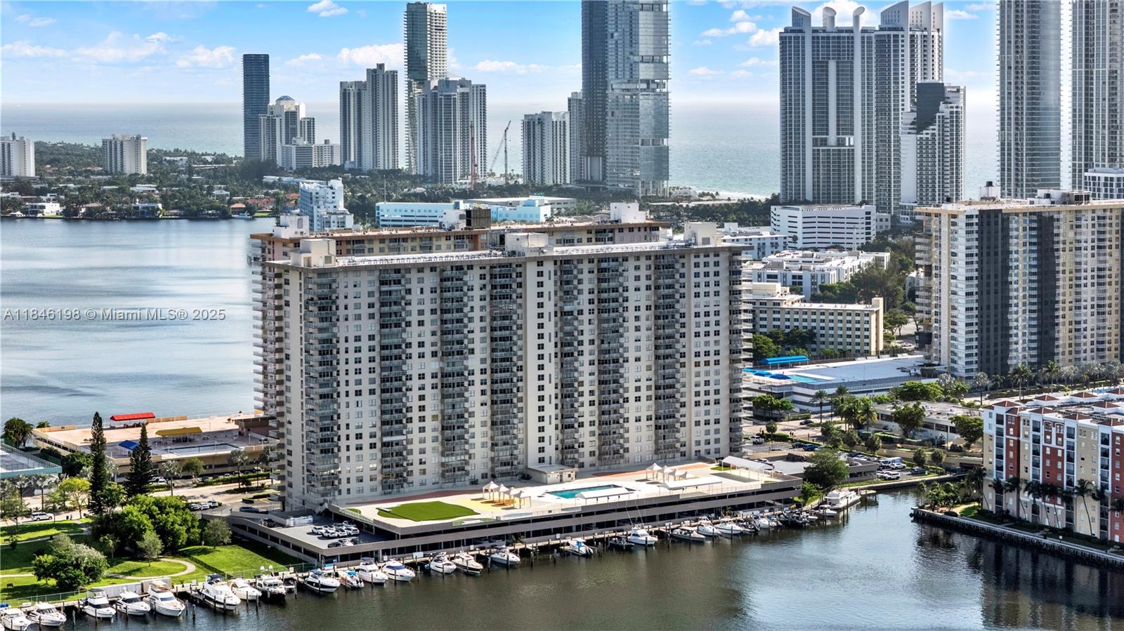 image Winston Towers 100 Condo27