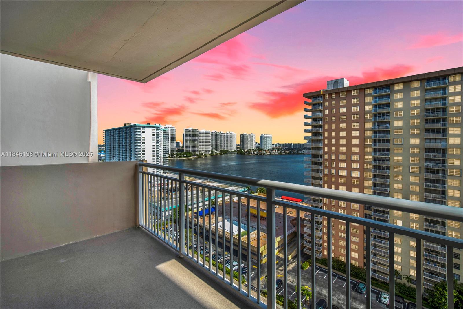 image Winston Towers 100 Condo2