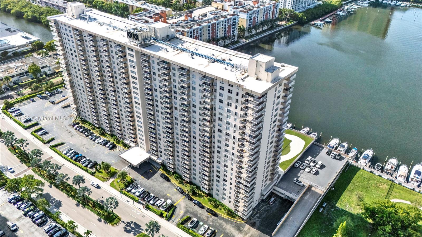 image Winston Towers 100 Condo31