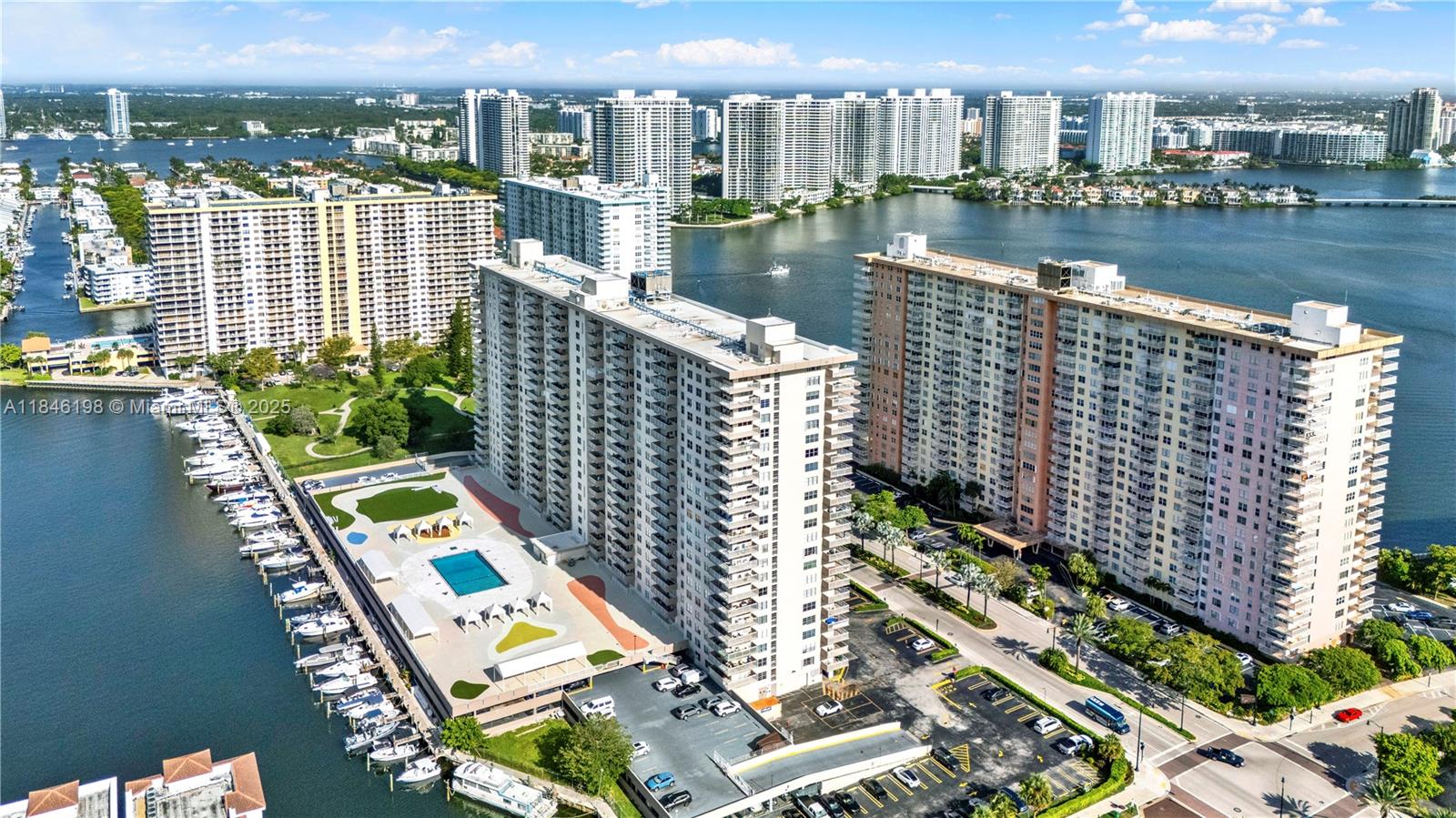 image Winston Towers 100 Condo32