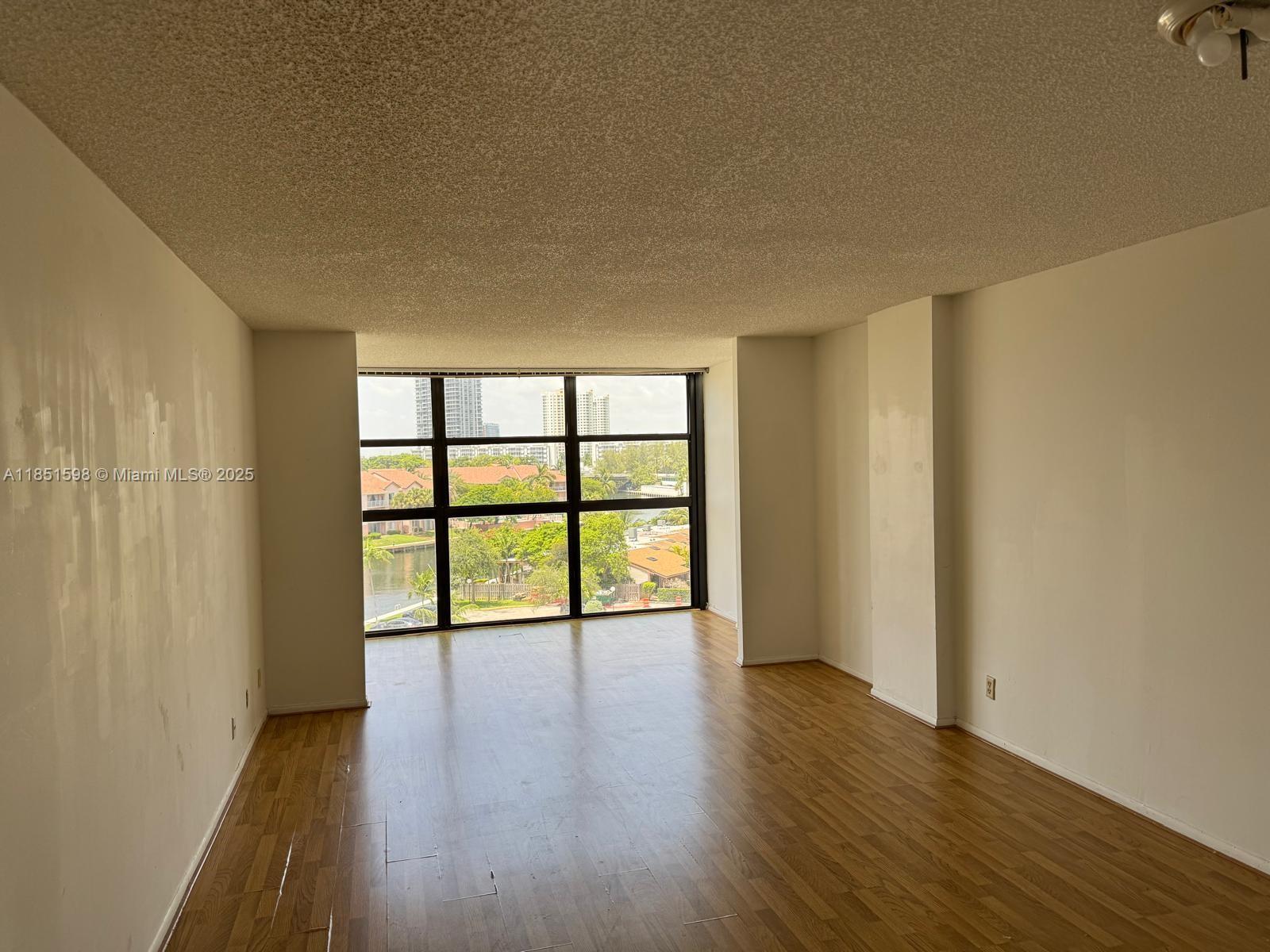 200 Leslie Dr #616