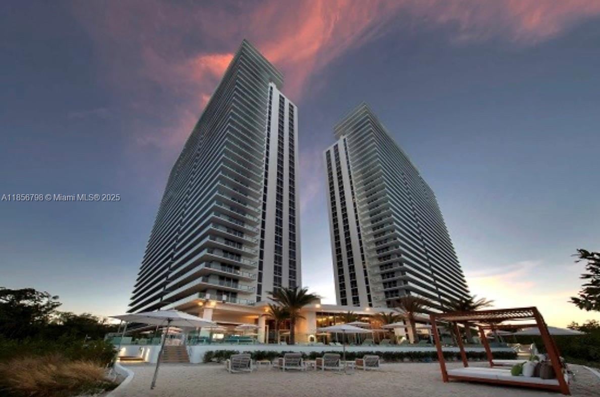 16385 Biscayne Blvd #2720