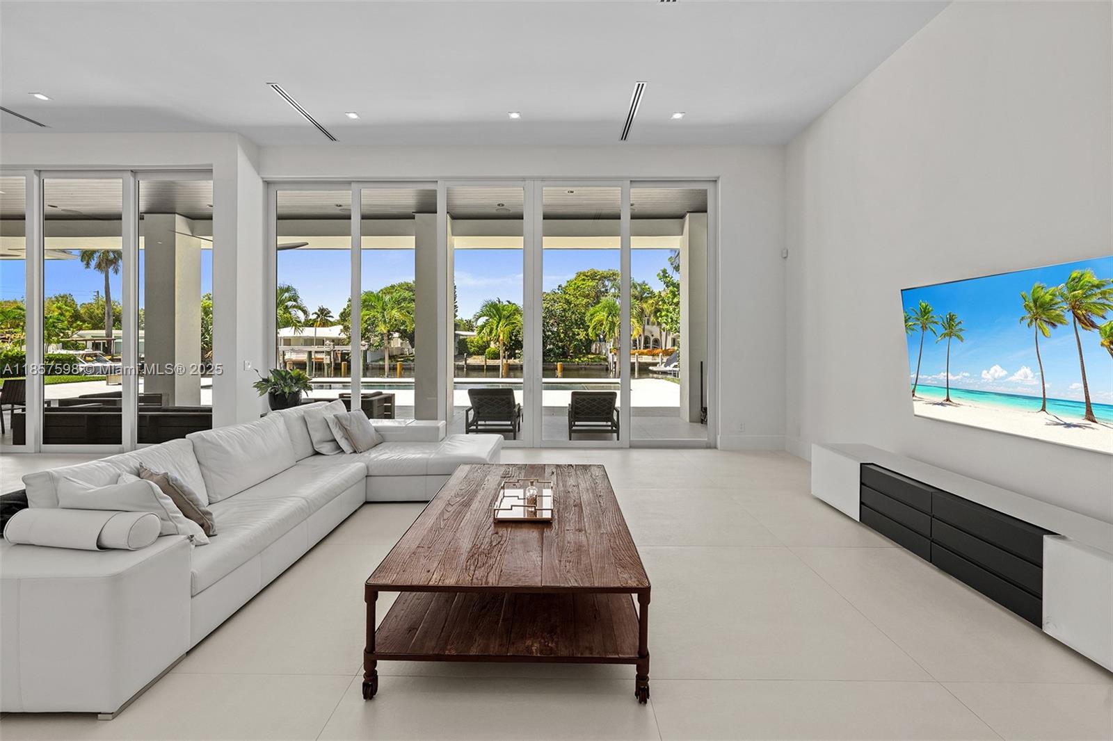 2815 NE 26th Pl Fort Lauderdale, FL 33306