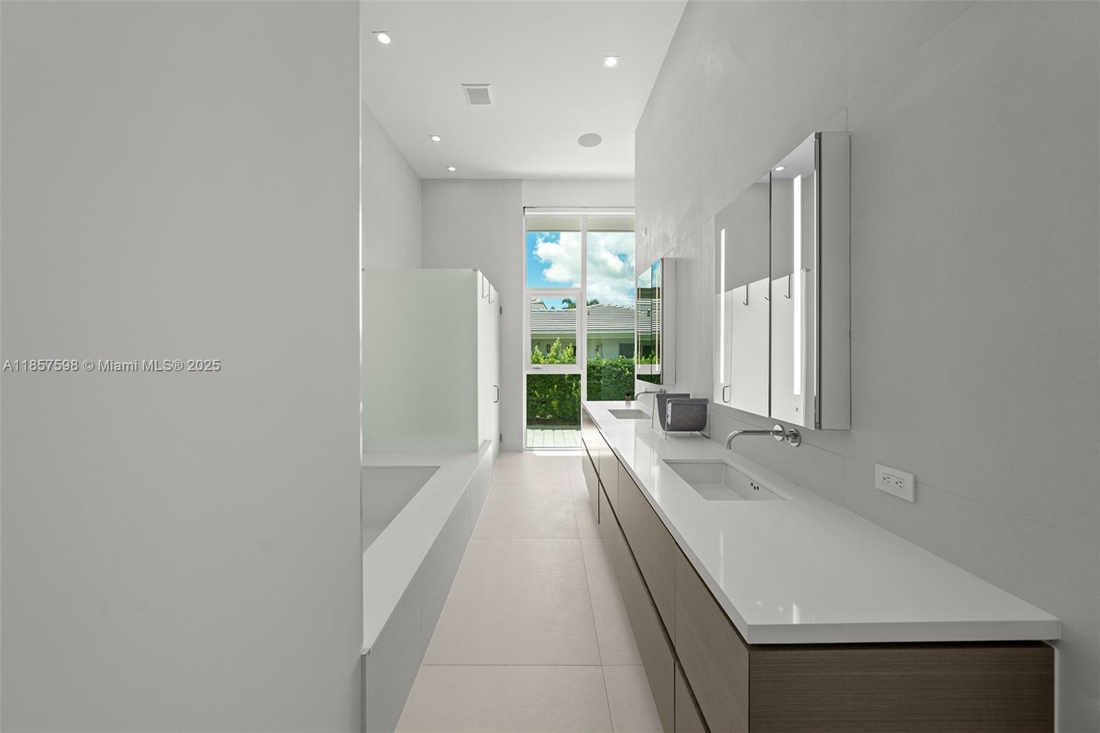 2815 NE 26th Pl Fort Lauderdale, FL 33306