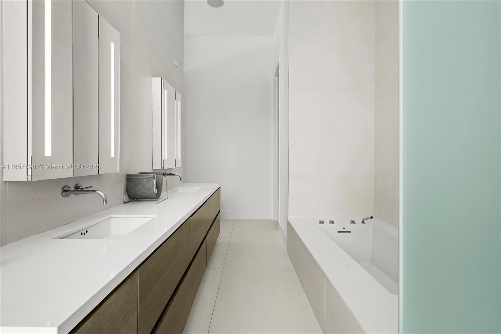 2815 NE 26th Pl Fort Lauderdale, FL 33306