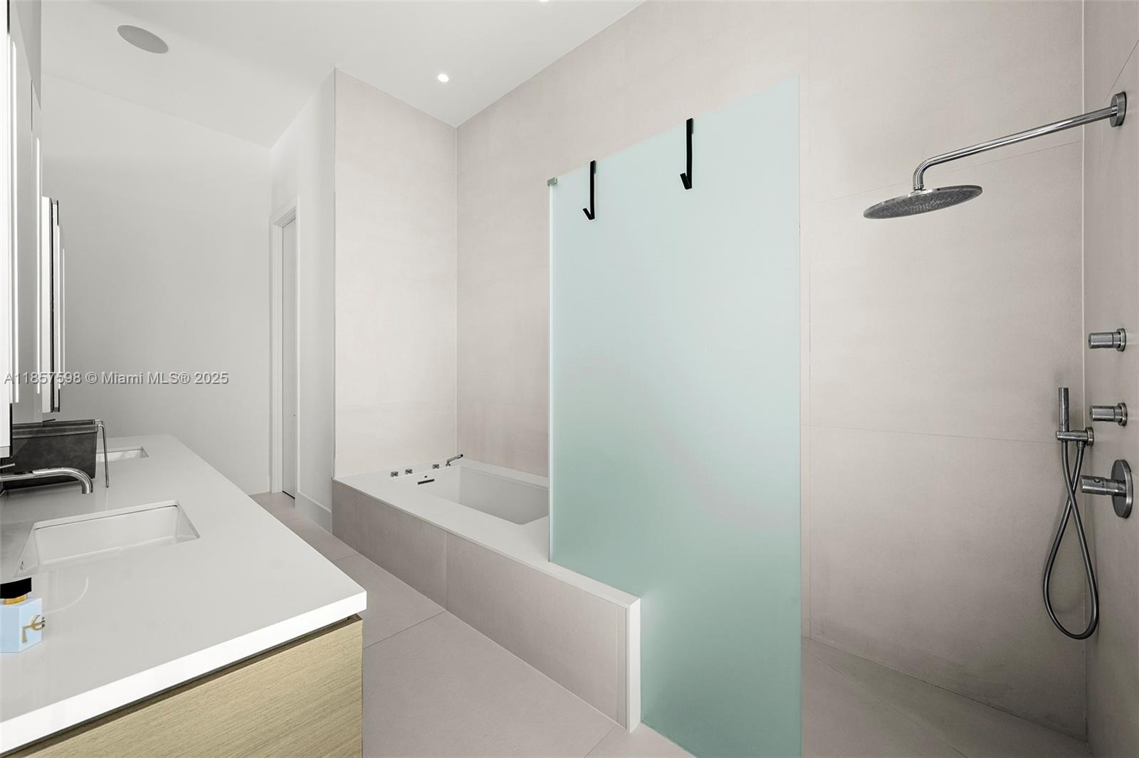 2815 NE 26th Pl Fort Lauderdale, FL 33306