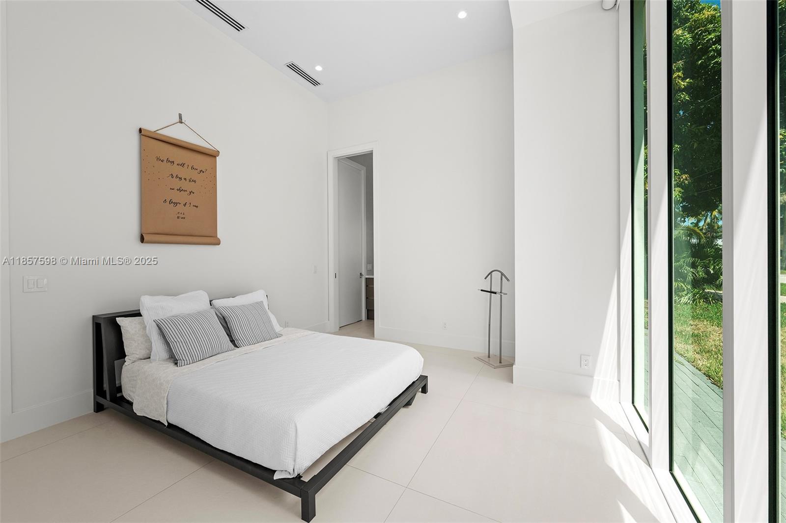 2815 NE 26th Pl Fort Lauderdale, FL 33306