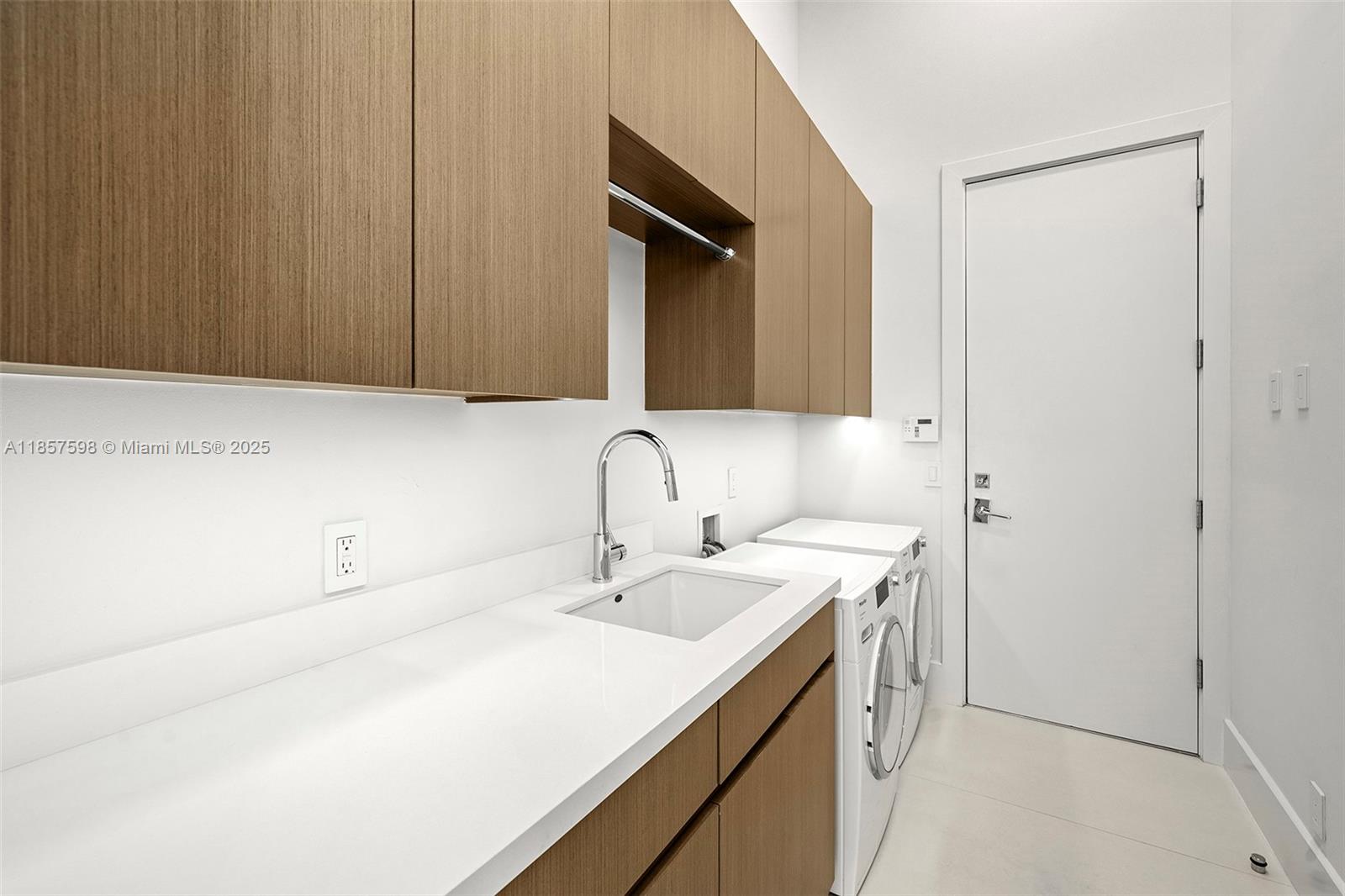 2815 NE 26th Pl Fort Lauderdale, FL 33306