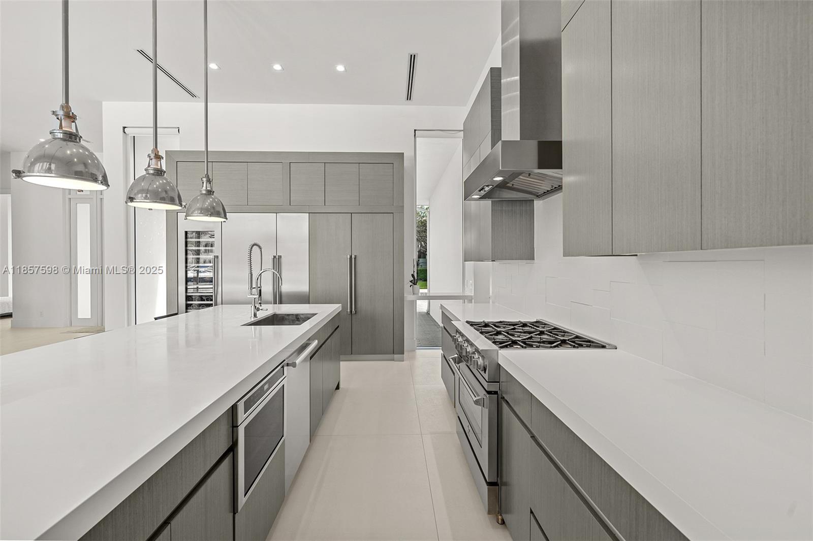 2815 NE 26th Pl Fort Lauderdale, FL 33306