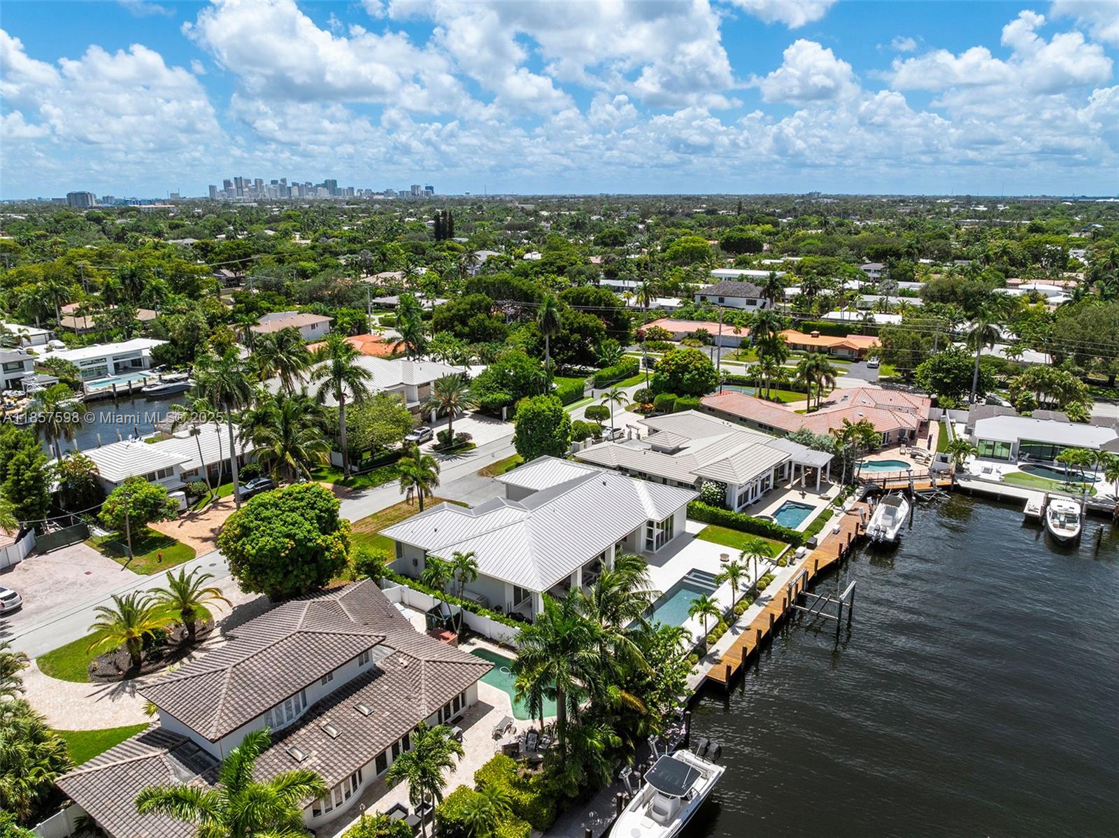 2815 NE 26th Pl Fort Lauderdale, FL 33306