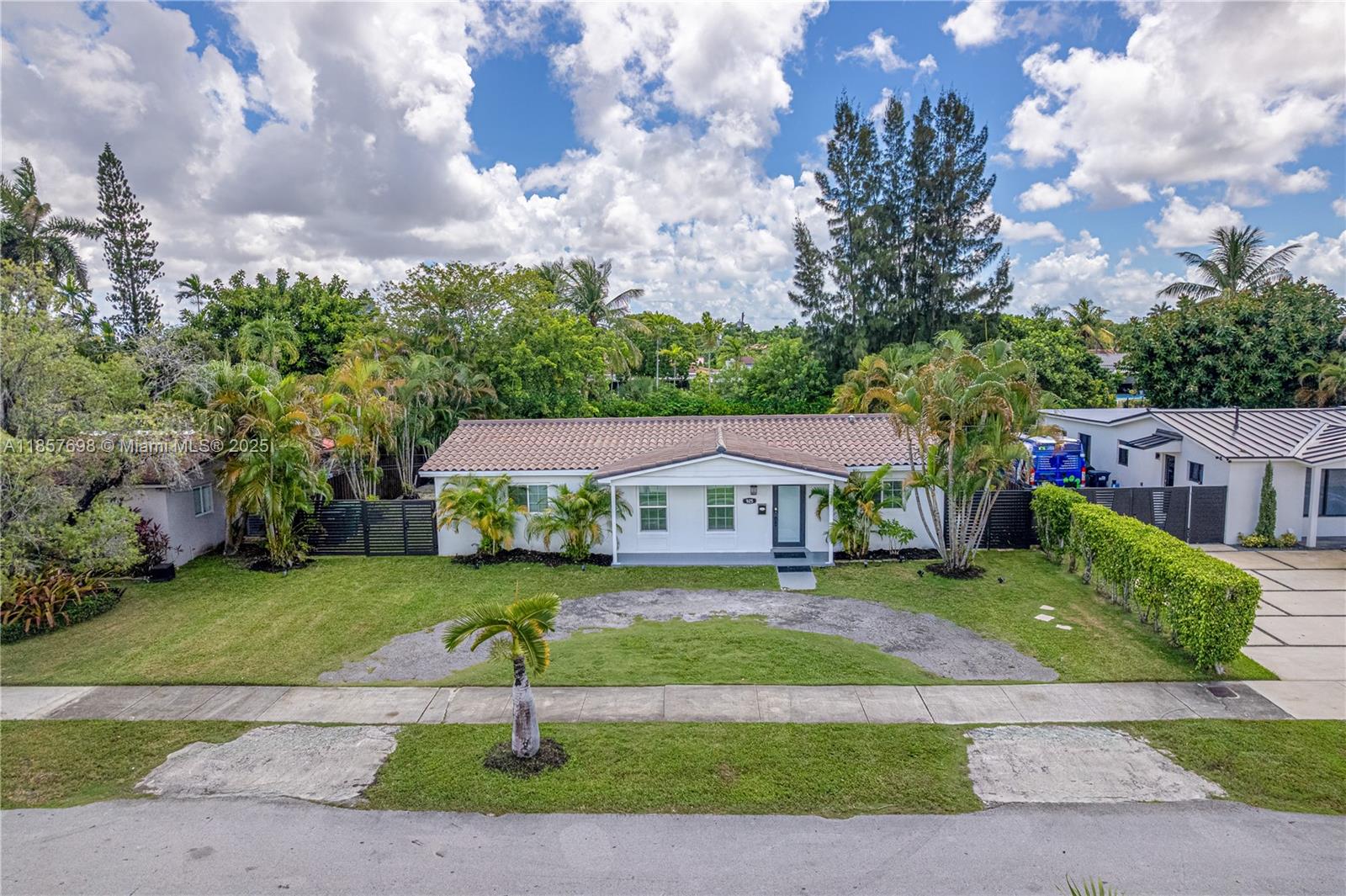 925 SW 94th Ave