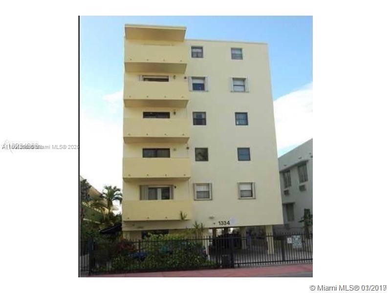 1334 Collins Ave #203