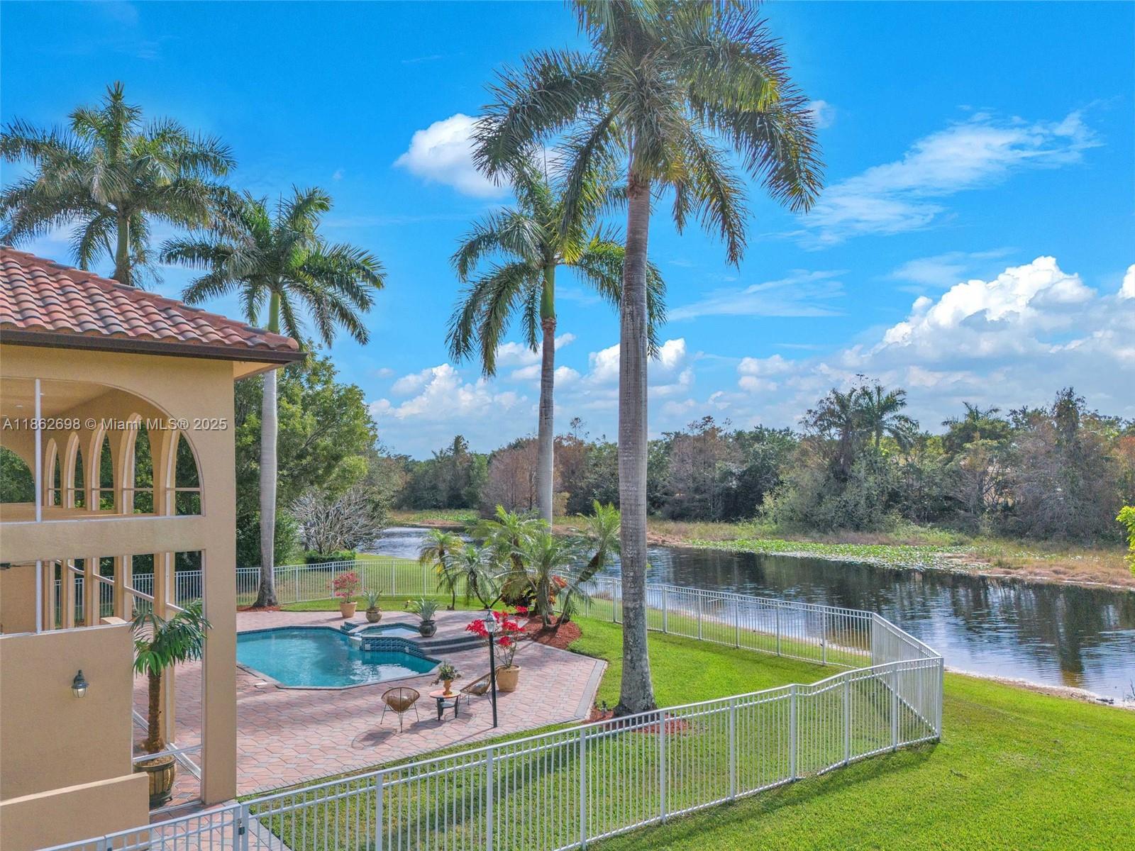 3855 Windmill Lk Rd Weston, FL 33332