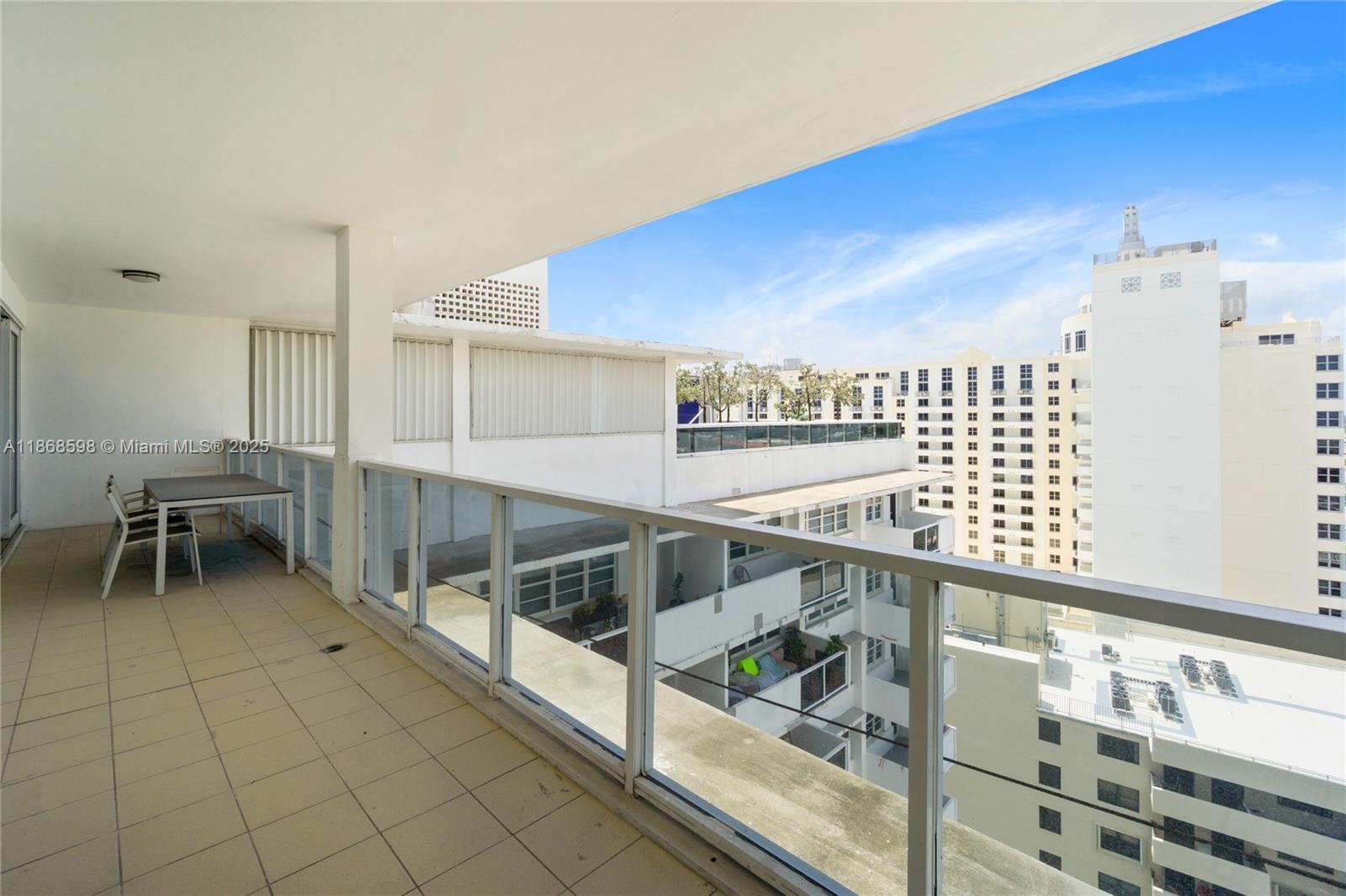 image The Decoplage Condo2