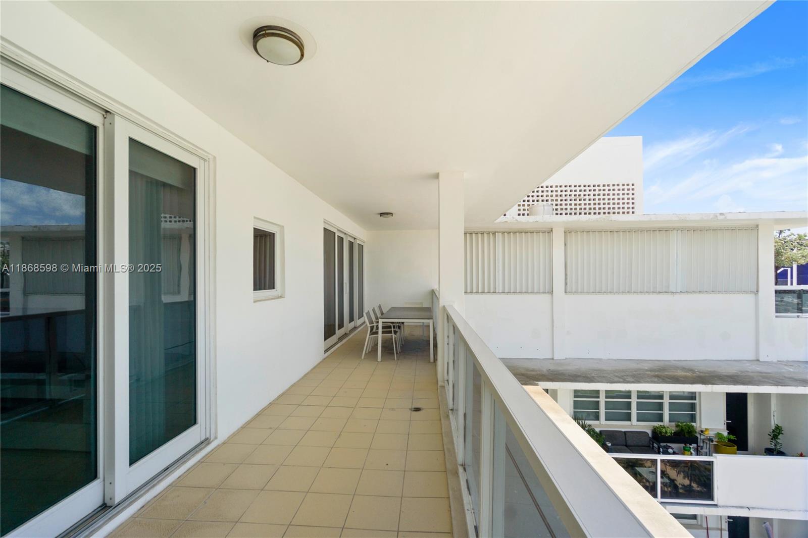 image The Decoplage Condo3