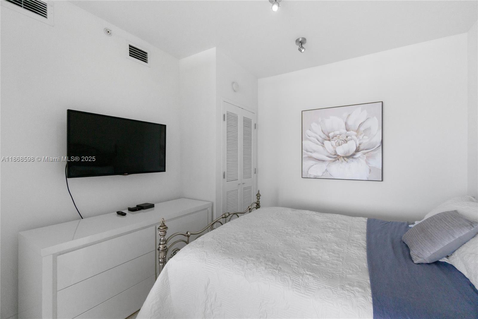 image The Decoplage Condo7
