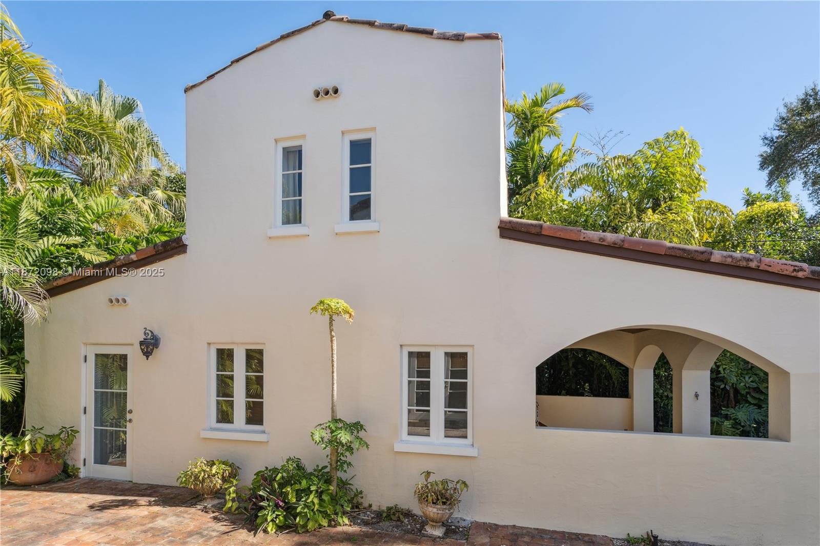2421 San Domingo St #guest house