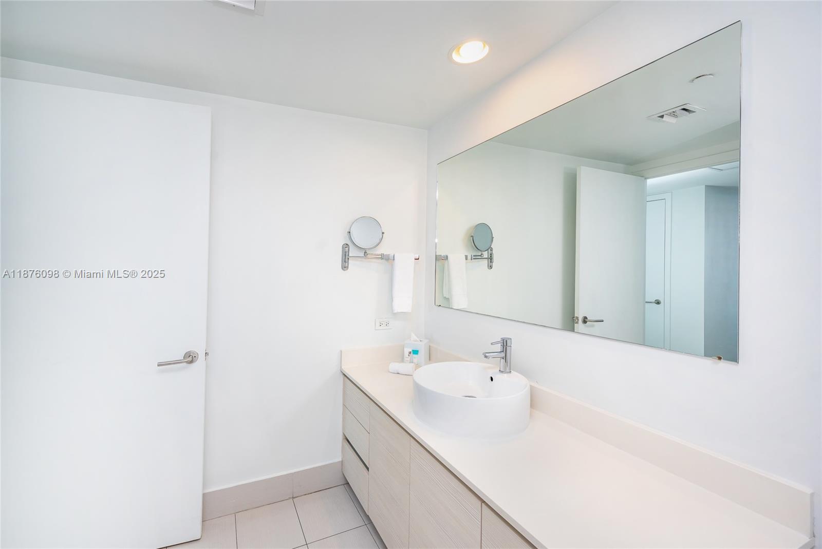 image Beachwalk Condo16