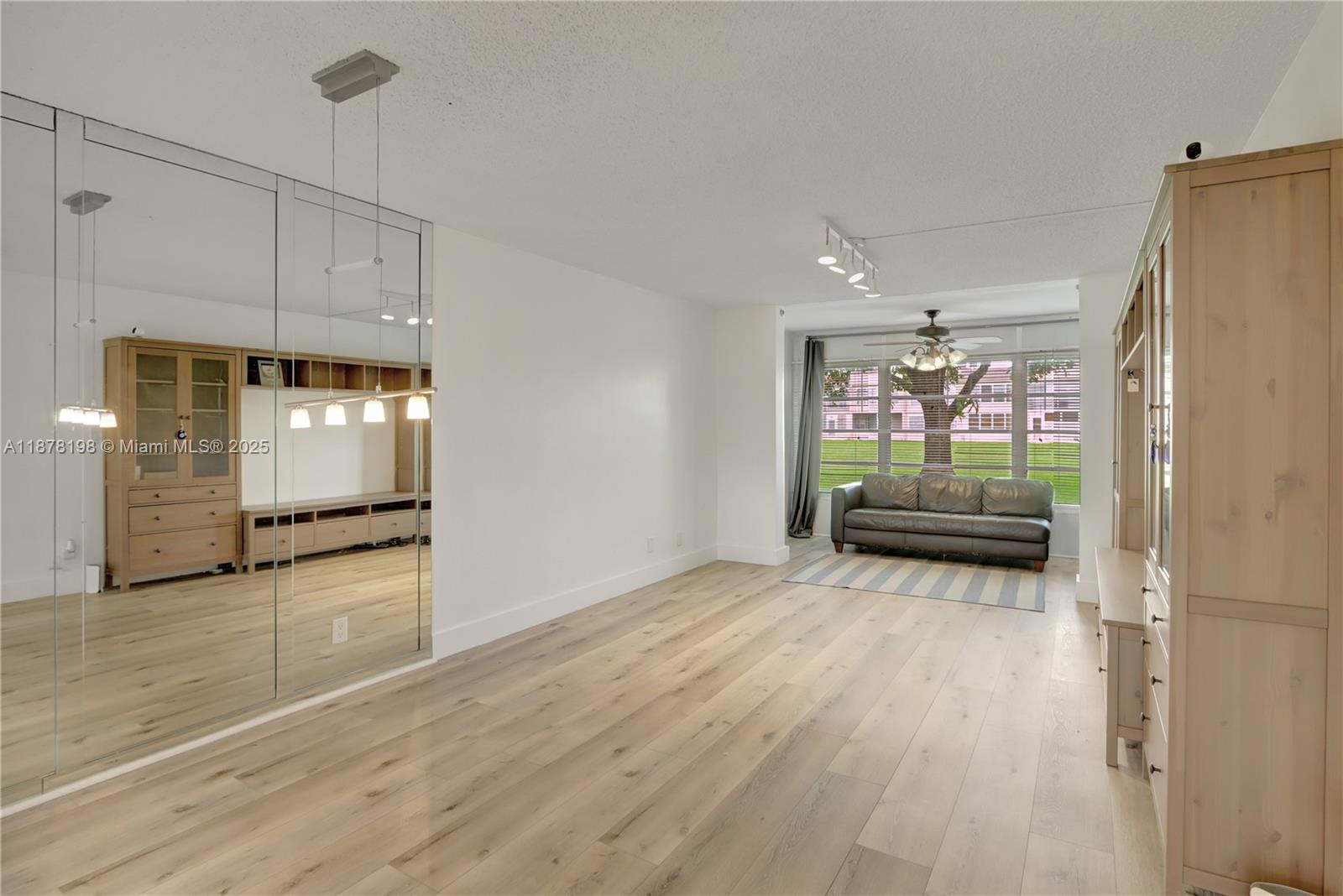 9041 Sunrise Lks Blvd #106