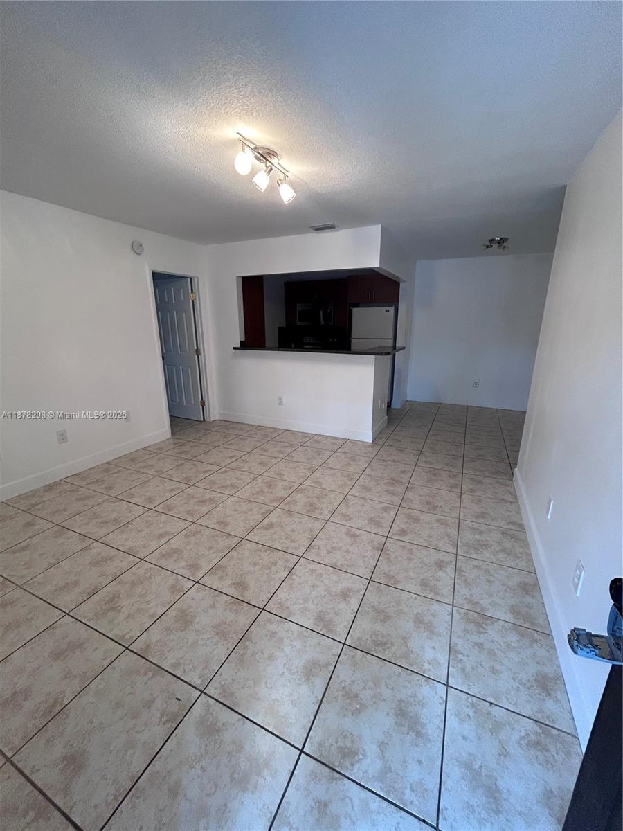 6040 Shakerwood Cir #203