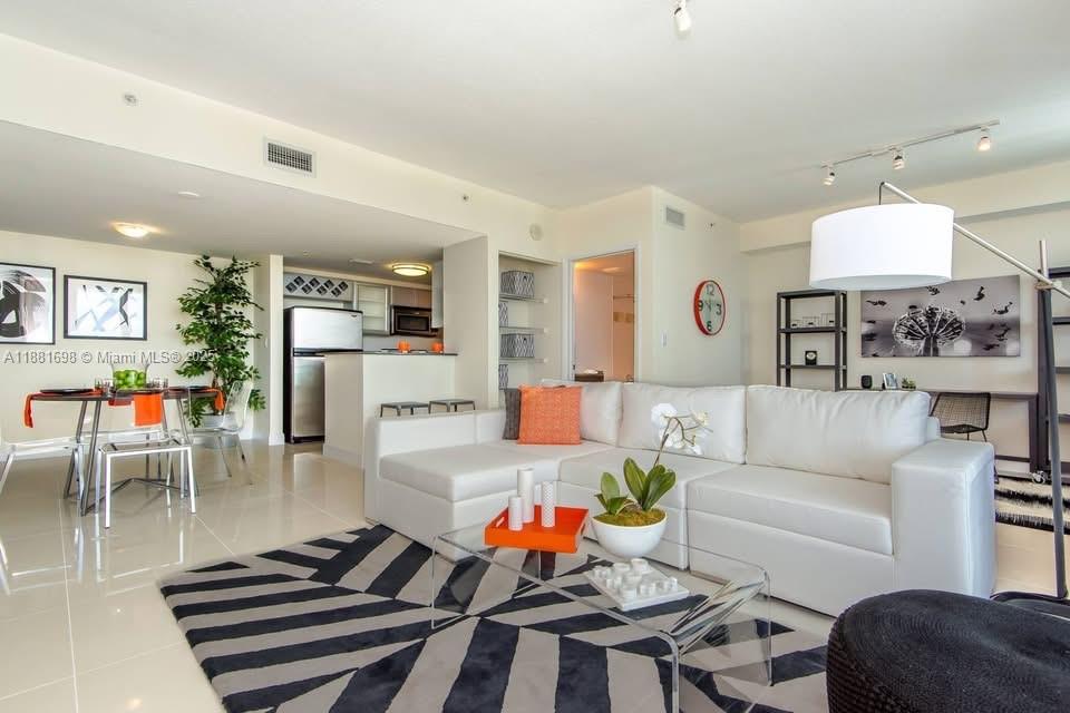 1871 NW S Riv Dr #1806