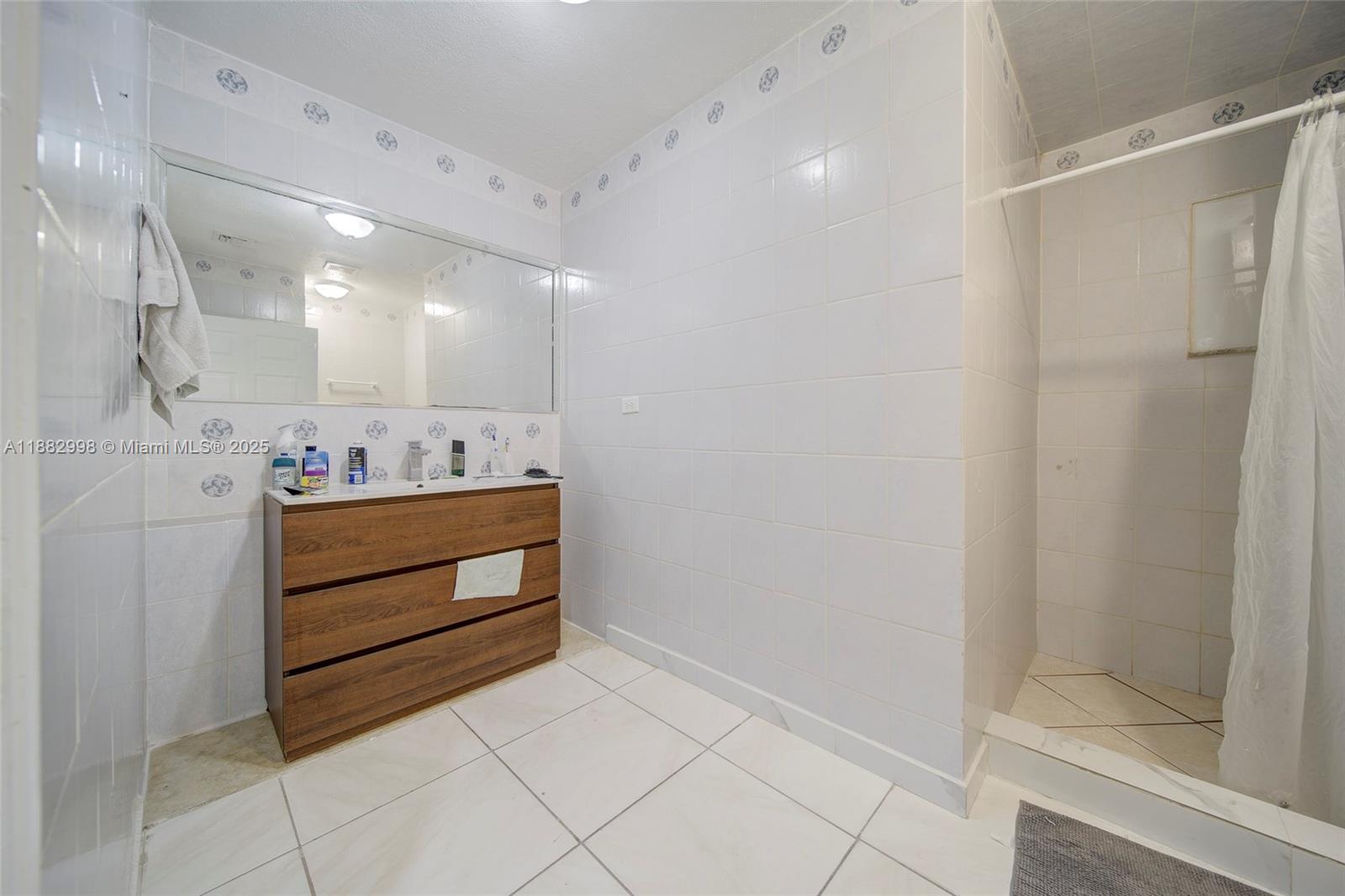 5040 NW 197th St Miami, FL 33055