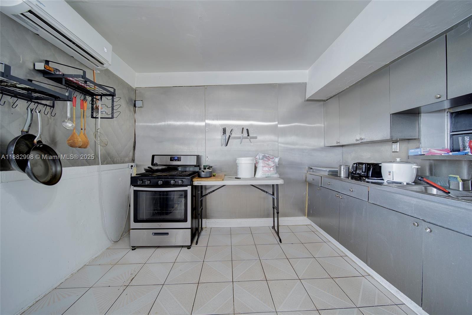 5040 NW 197th St Miami, FL 33055