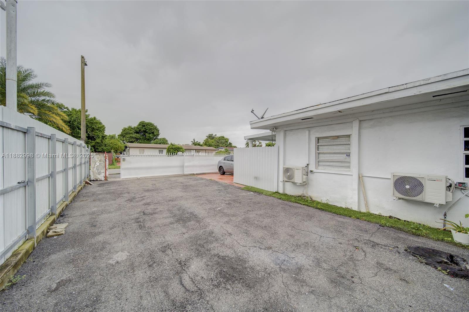 5040 NW 197th St Miami, FL 33055