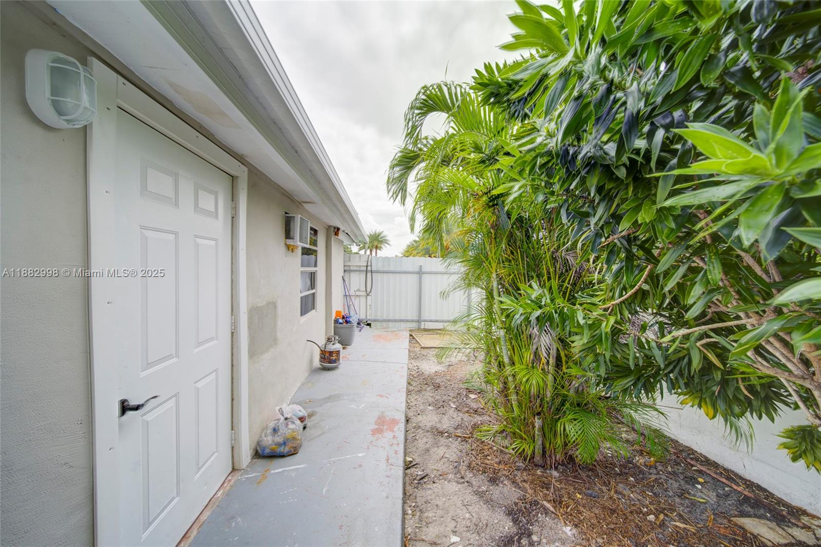 5040 NW 197th St Miami, FL 33055