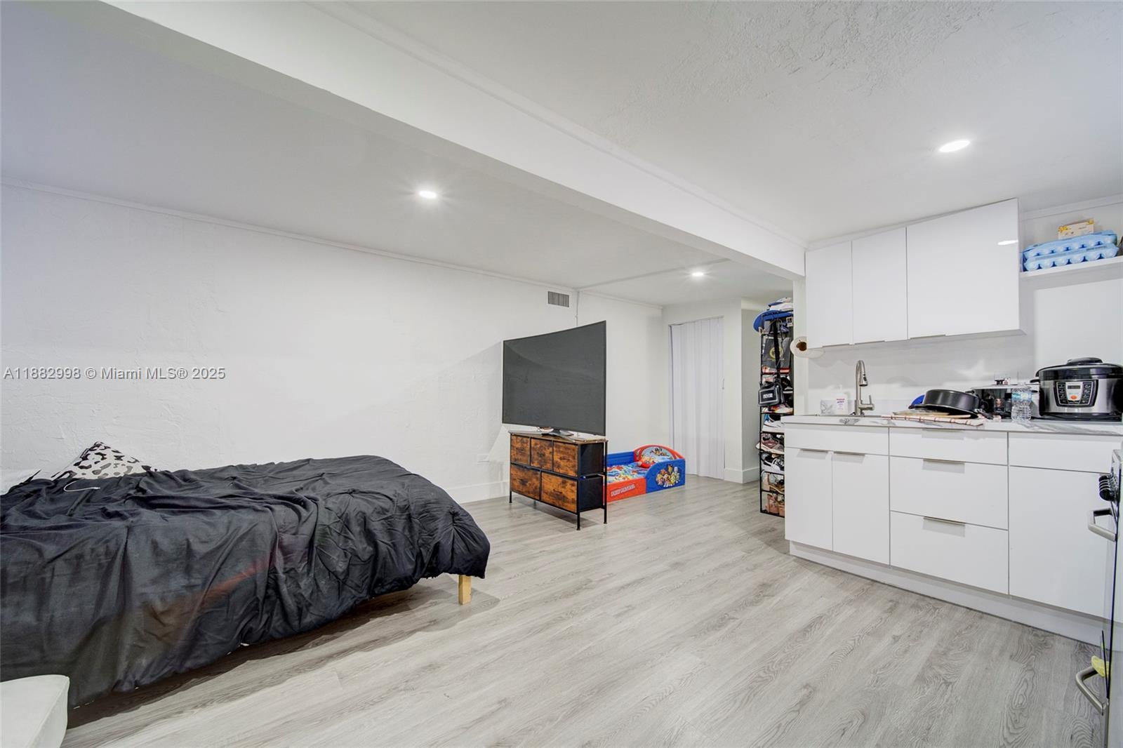 5040 NW 197th St Miami, FL 33055