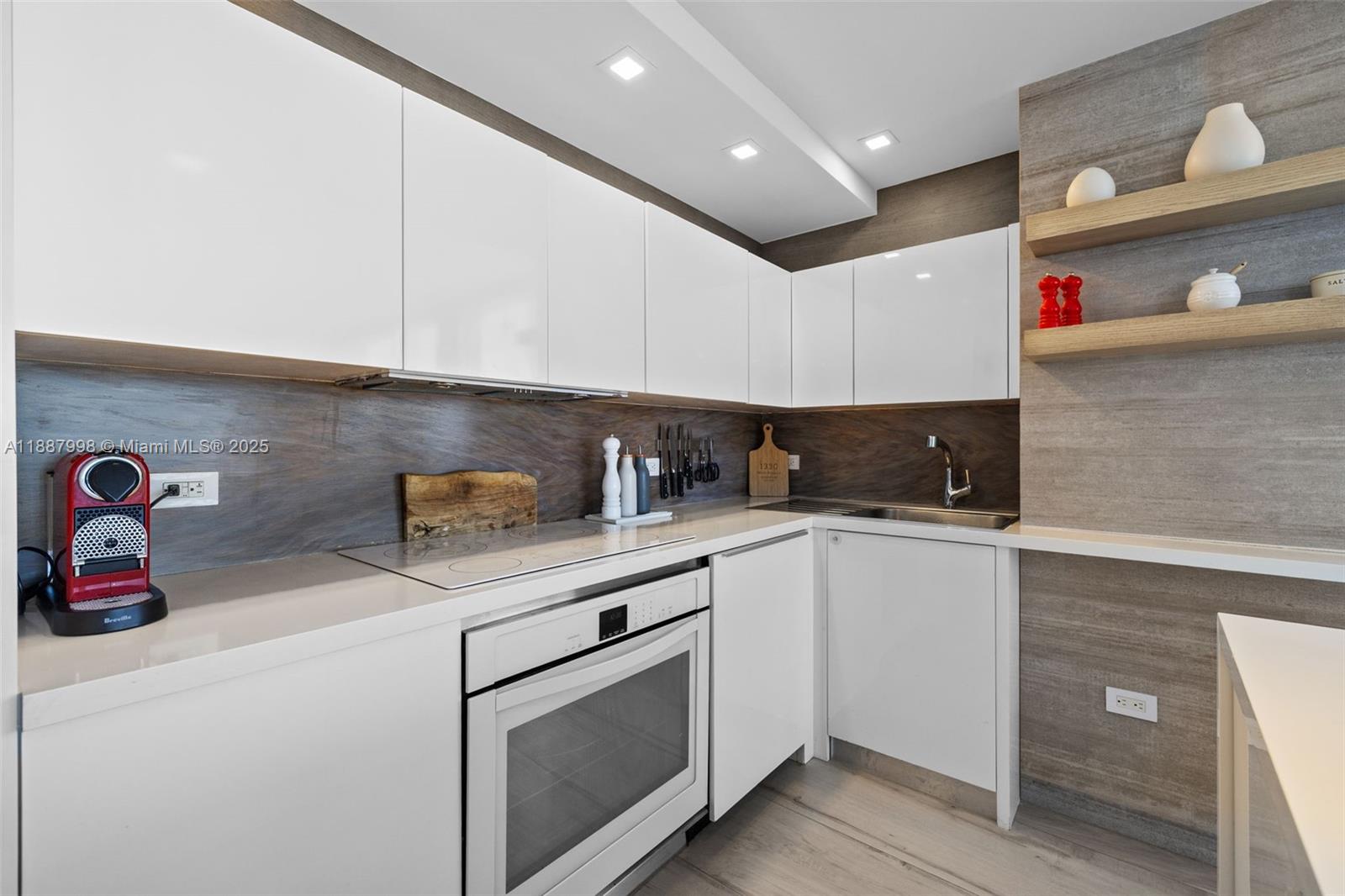 image The Waverly At South Beac11