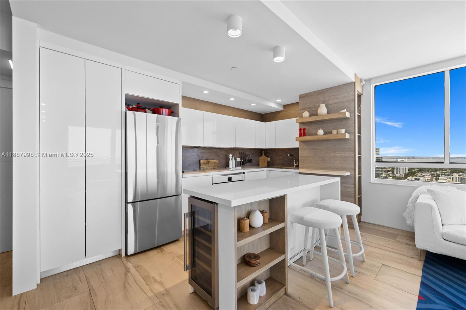 image The Waverly At South Beac12