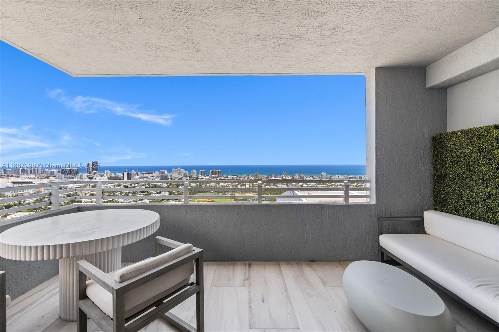 image The Waverly At South Beac1