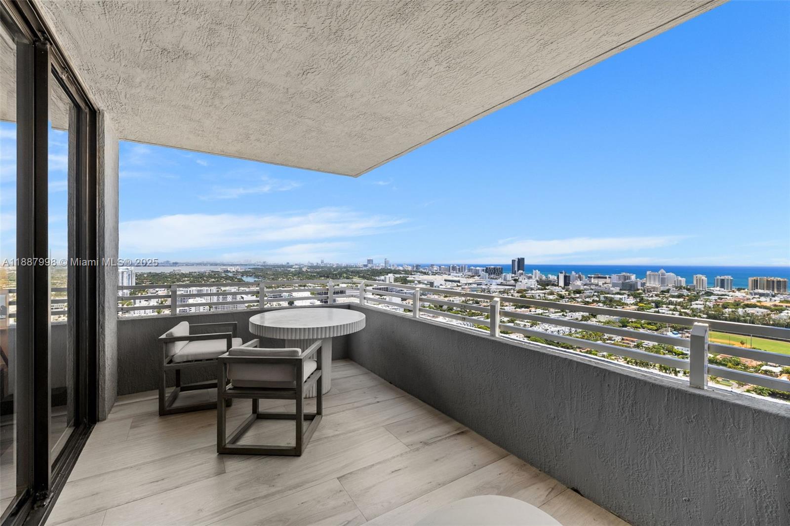 image The Waverly At South Beac26