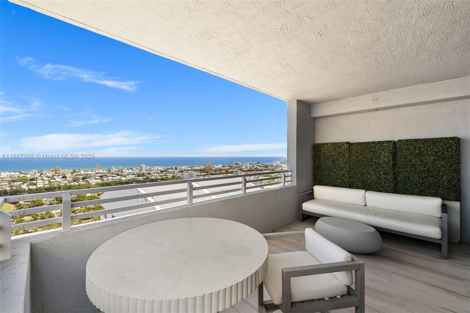 image The Waverly At South Beac32