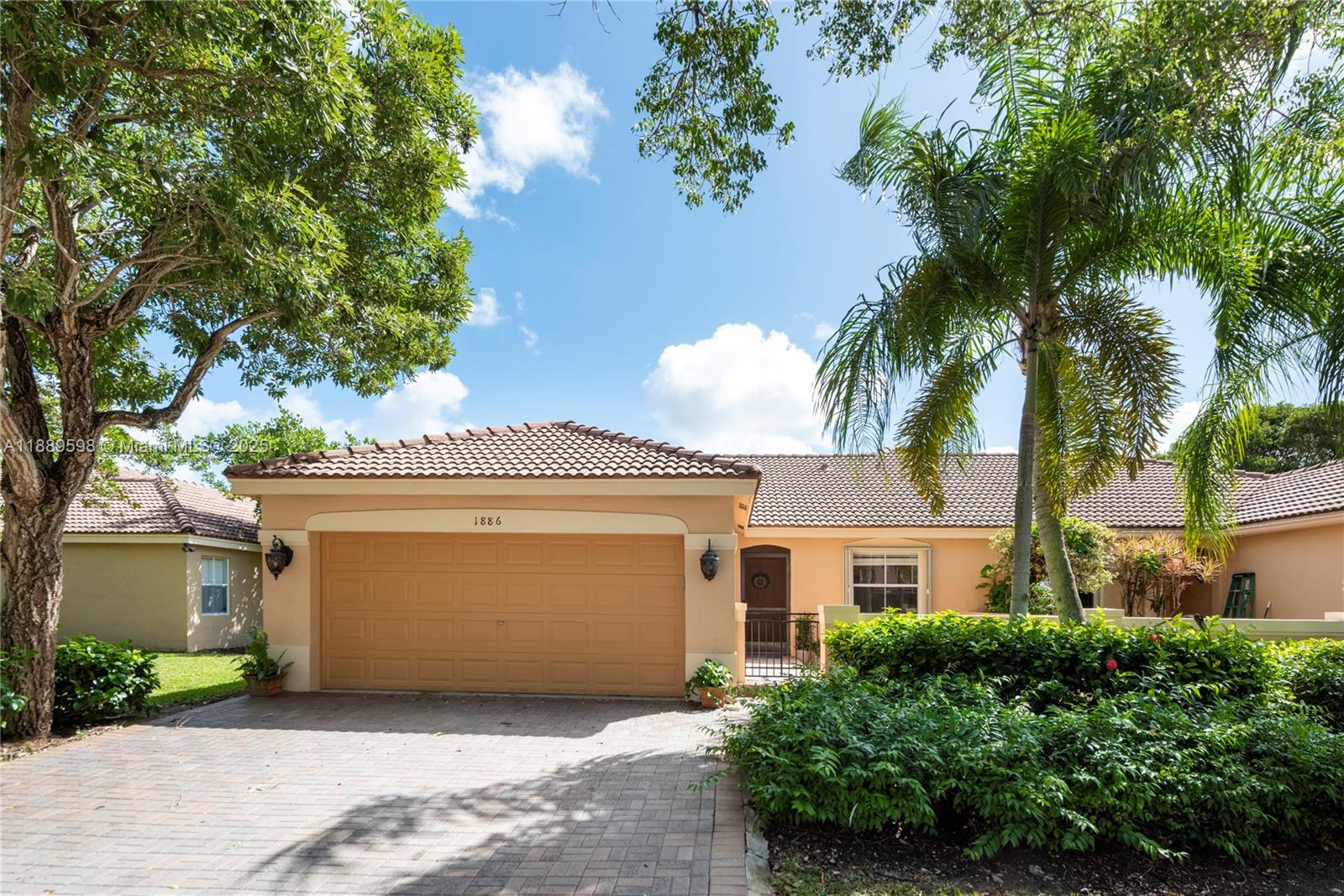 1886 Sirius Ln