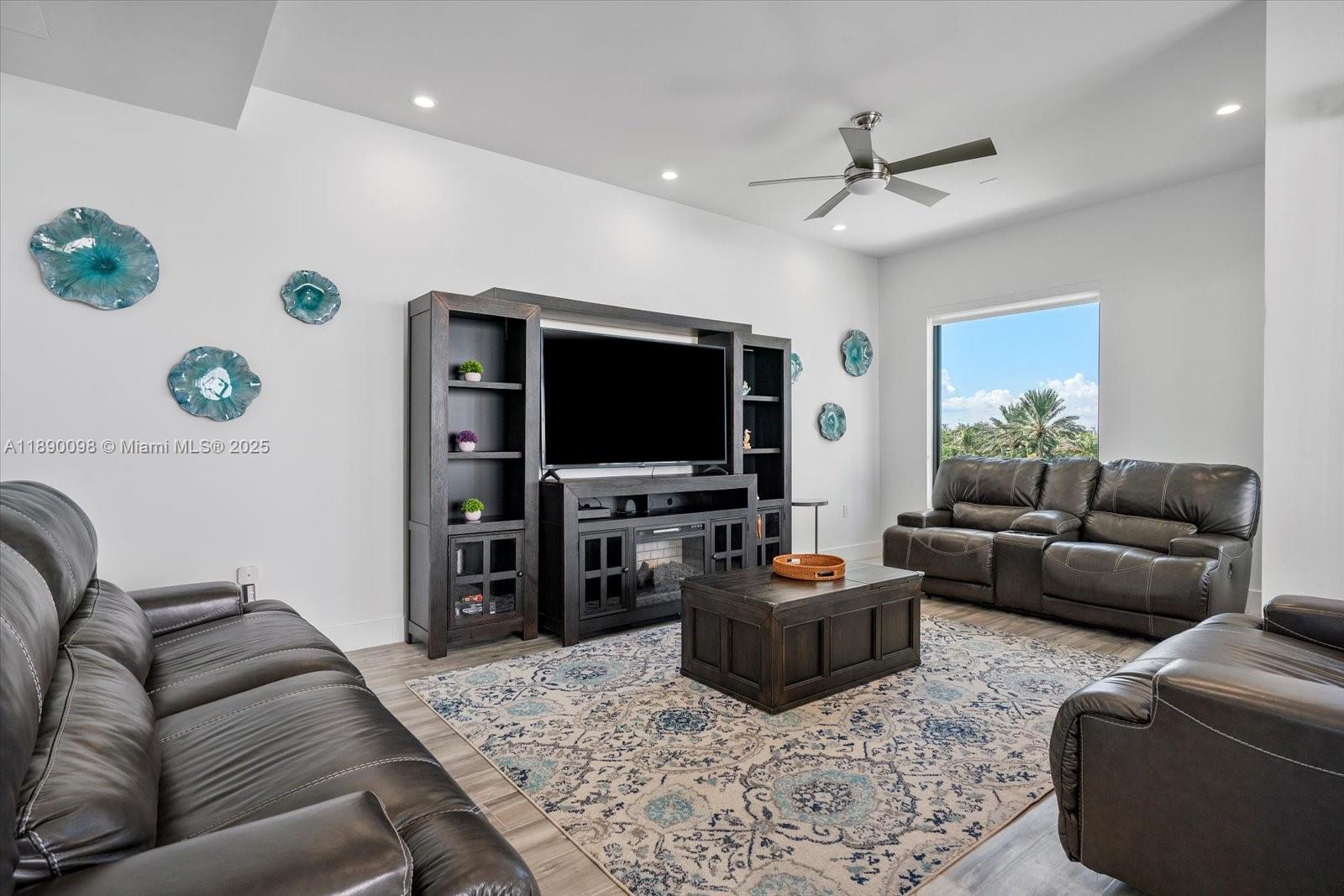 332 Balboa St Hollywood, FL 33019