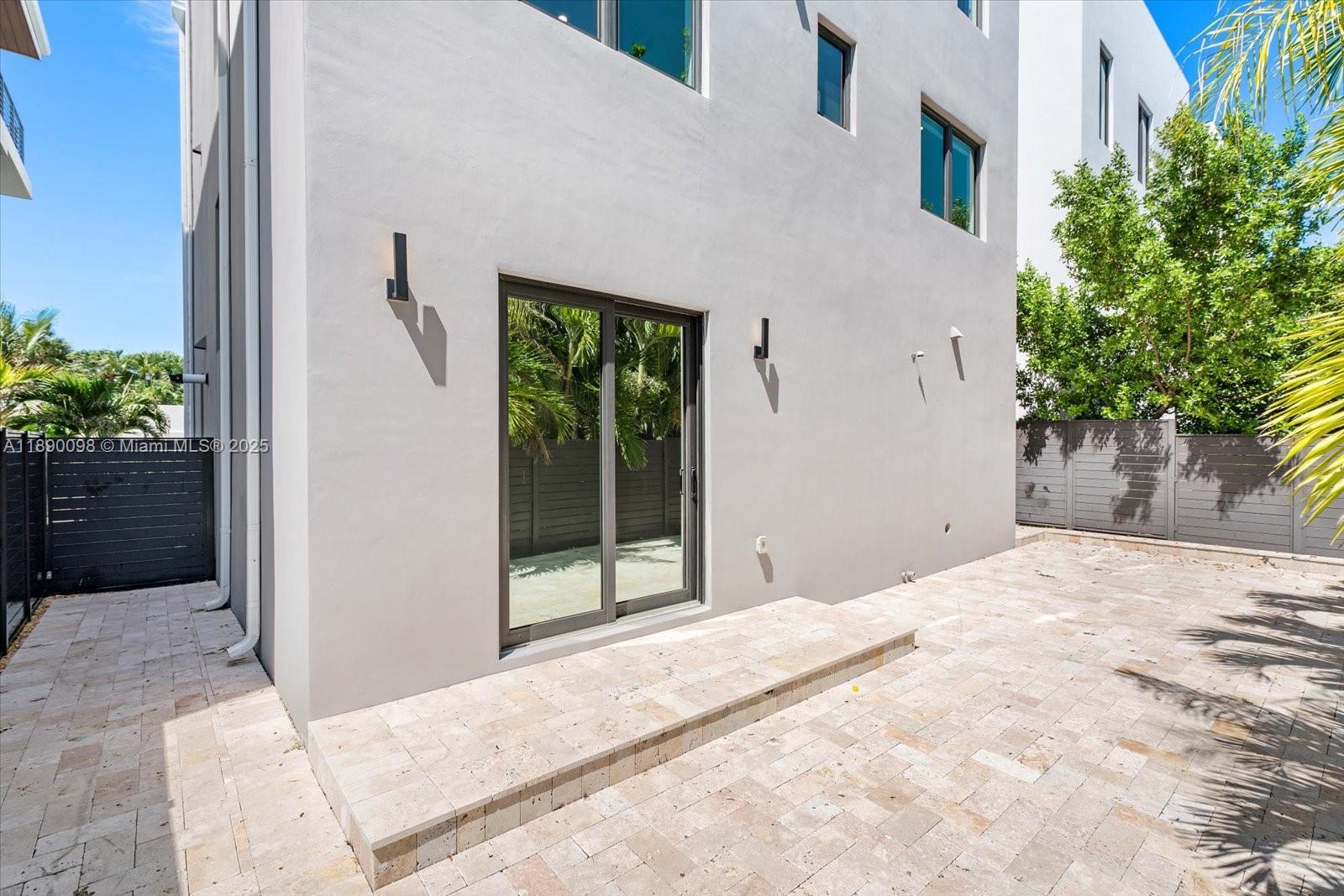 332 Balboa St Hollywood, FL 33019