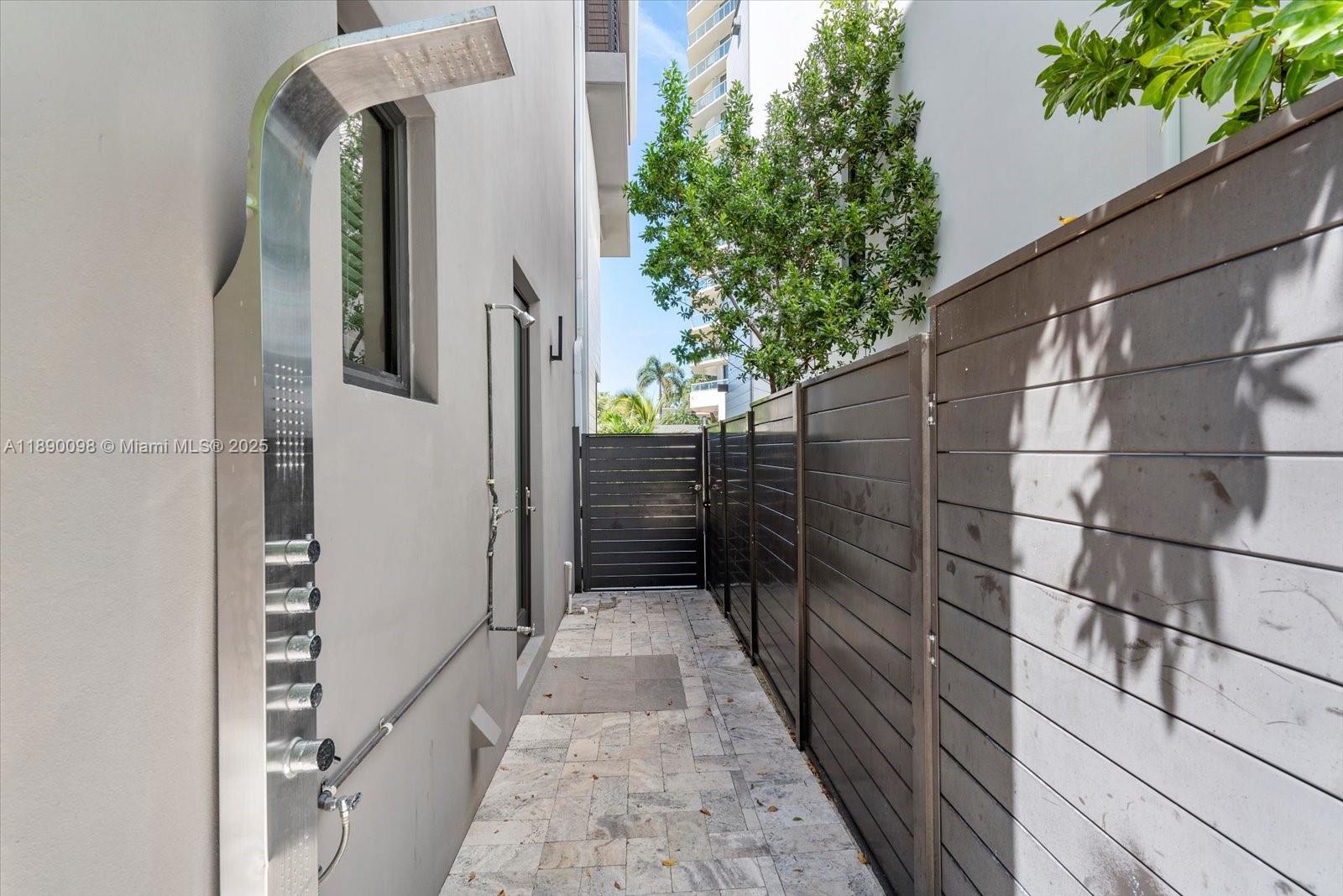 332 Balboa St Hollywood, FL 33019