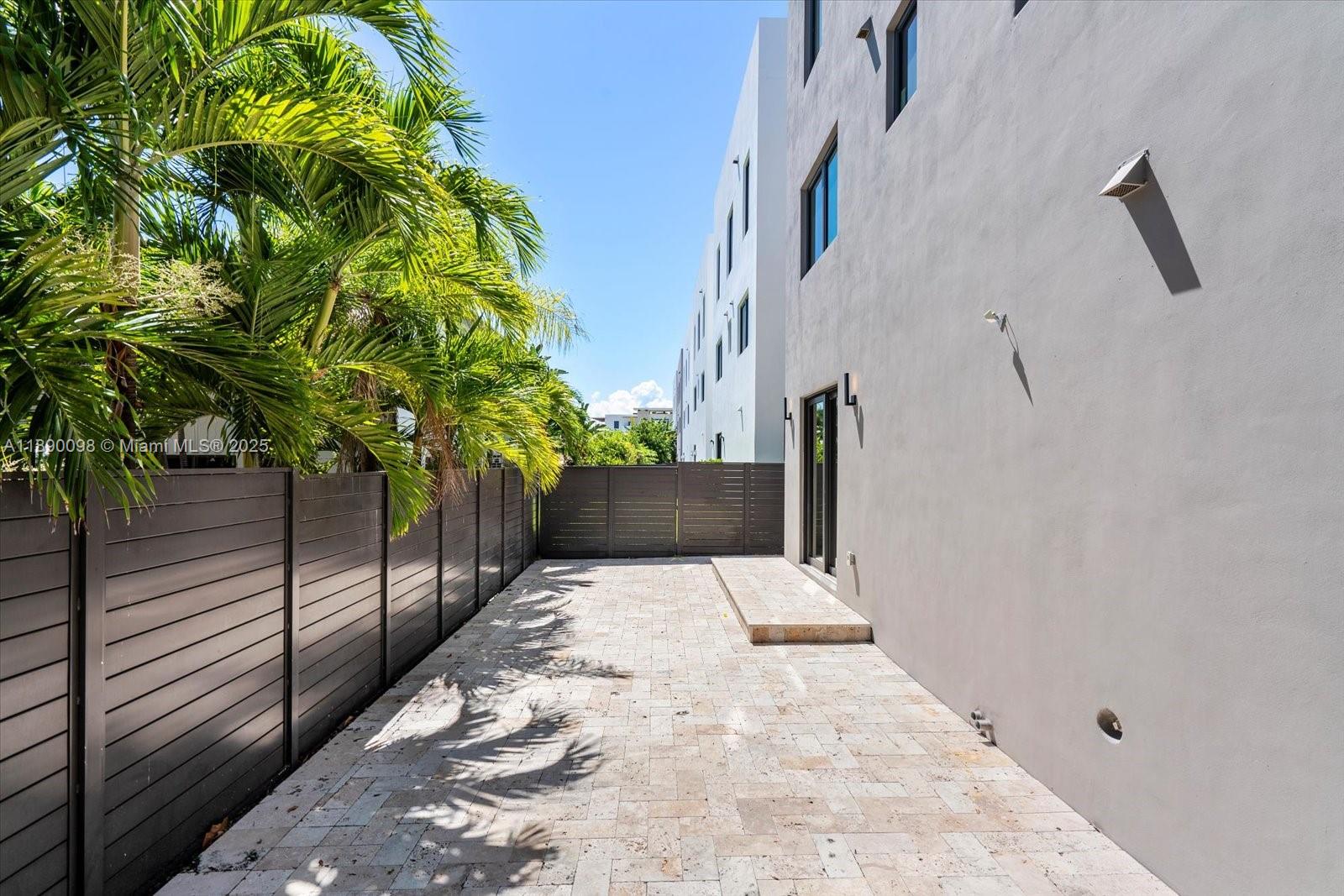 332 Balboa St Hollywood, FL 33019