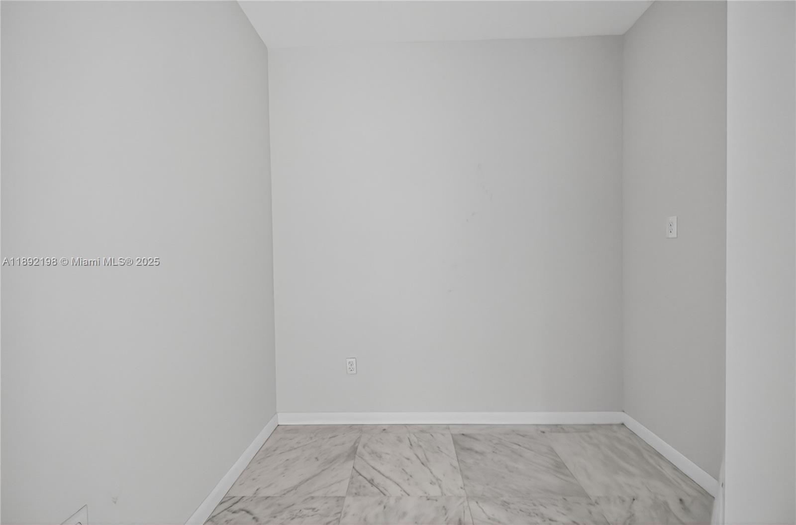 image Brickell Ten Condo16