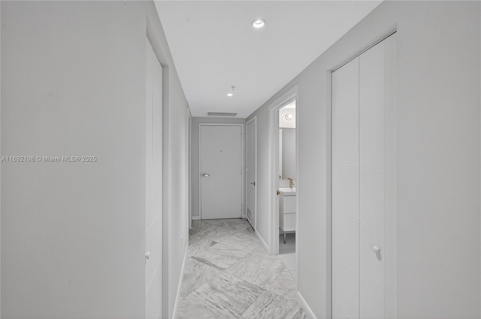 image Brickell Ten Condo17