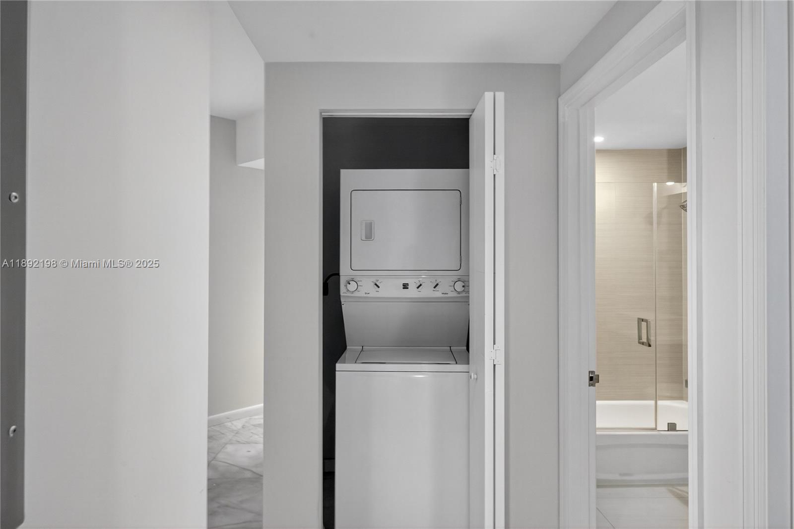 image Brickell Ten Condo19