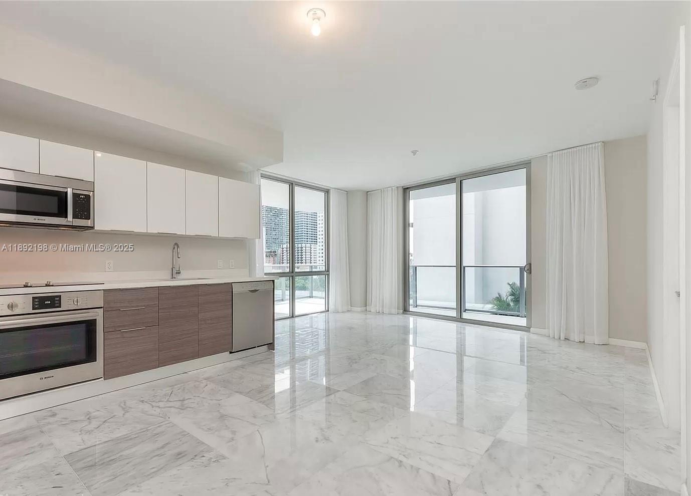 image Brickell Ten Condo3